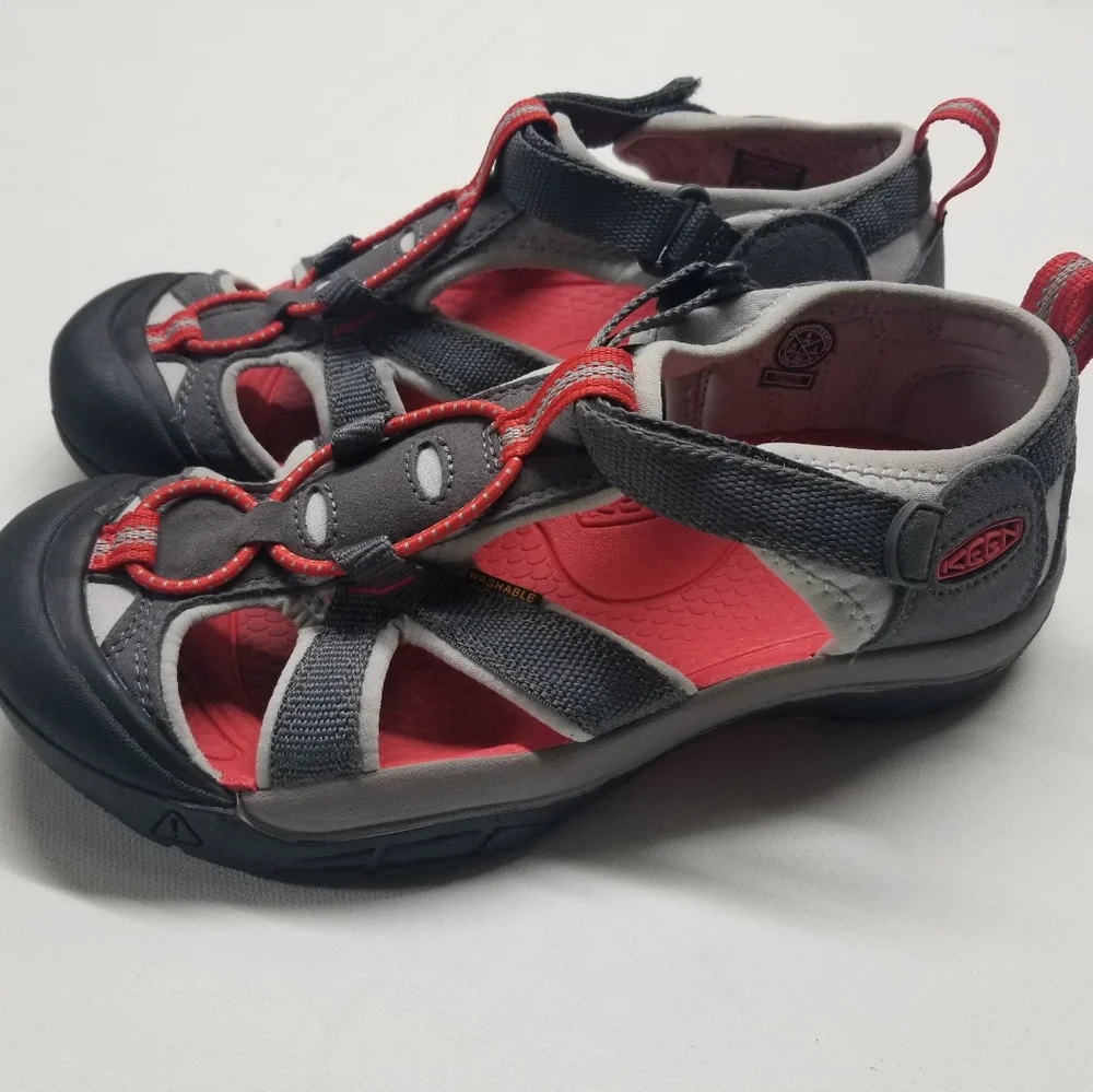 Keen‎ sandals size 4